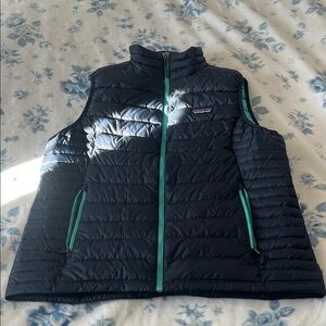 Patagonia Dark Blue Quilted Vest with Aqua Details